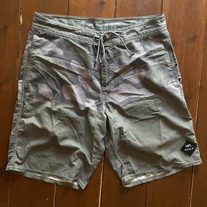 RVCA Mens hybrid shorts